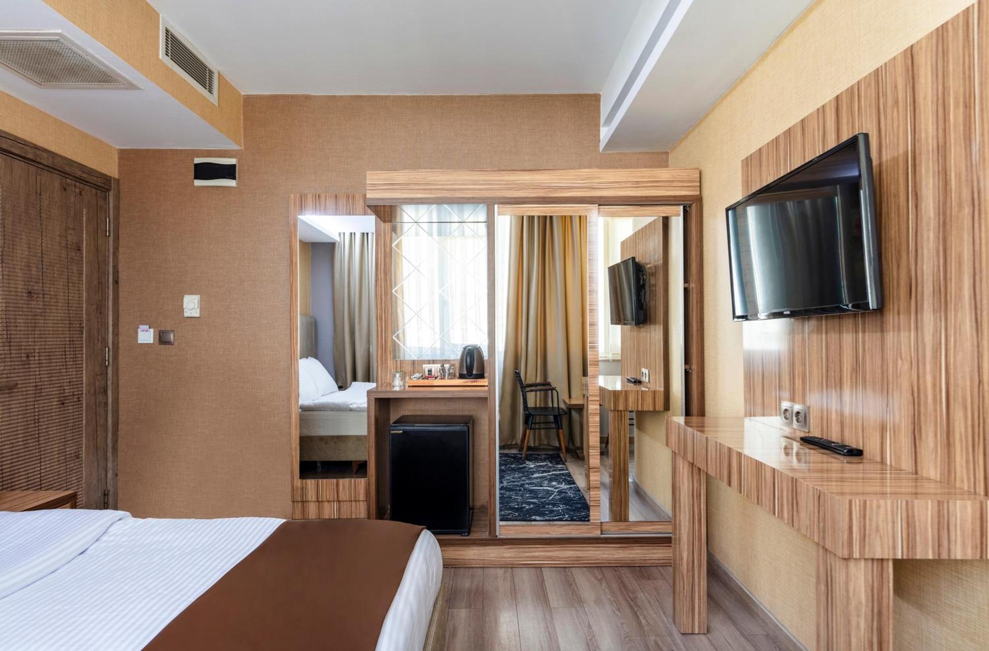 Dem Airport Готель 4*