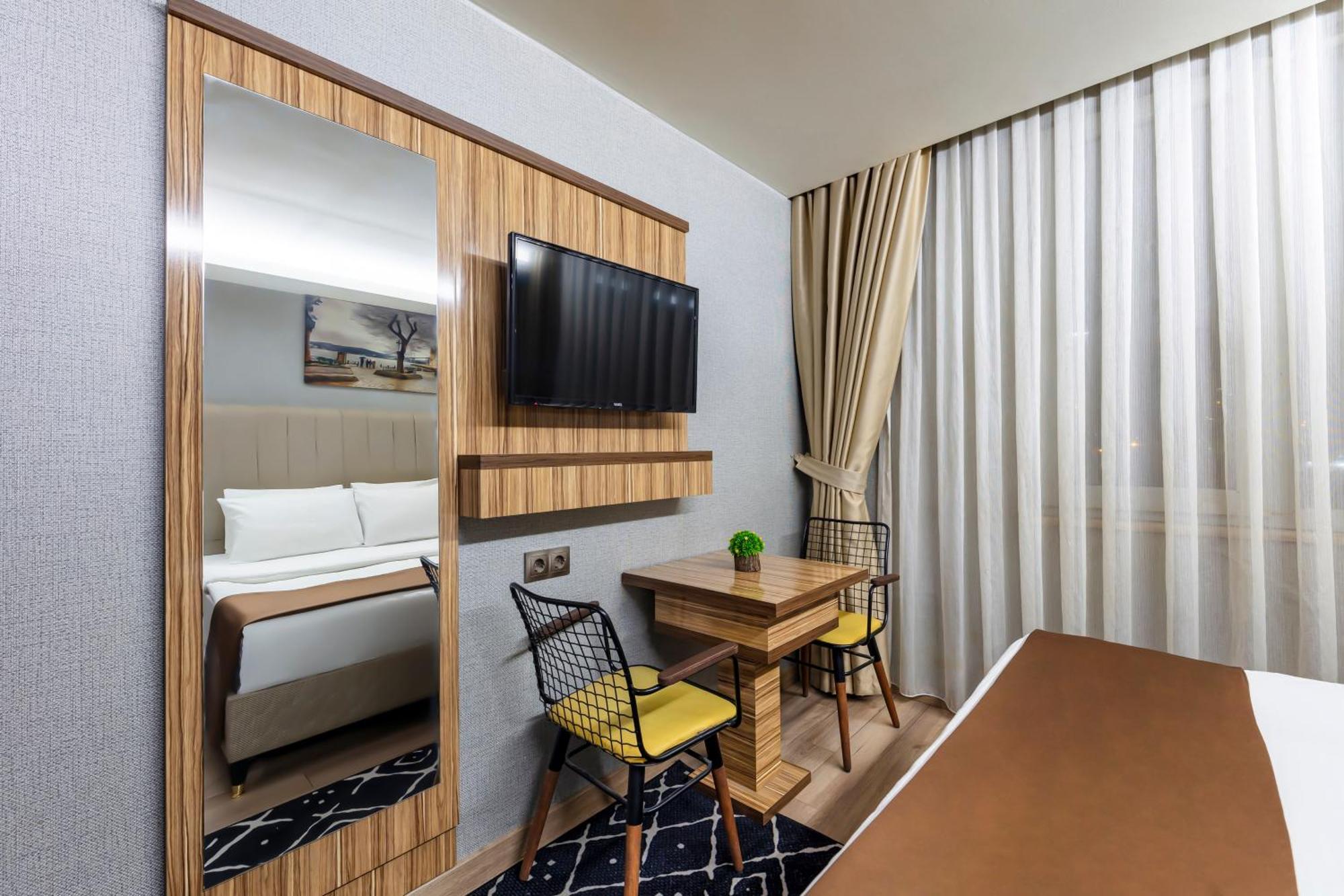 Готель Dem Airport 4*