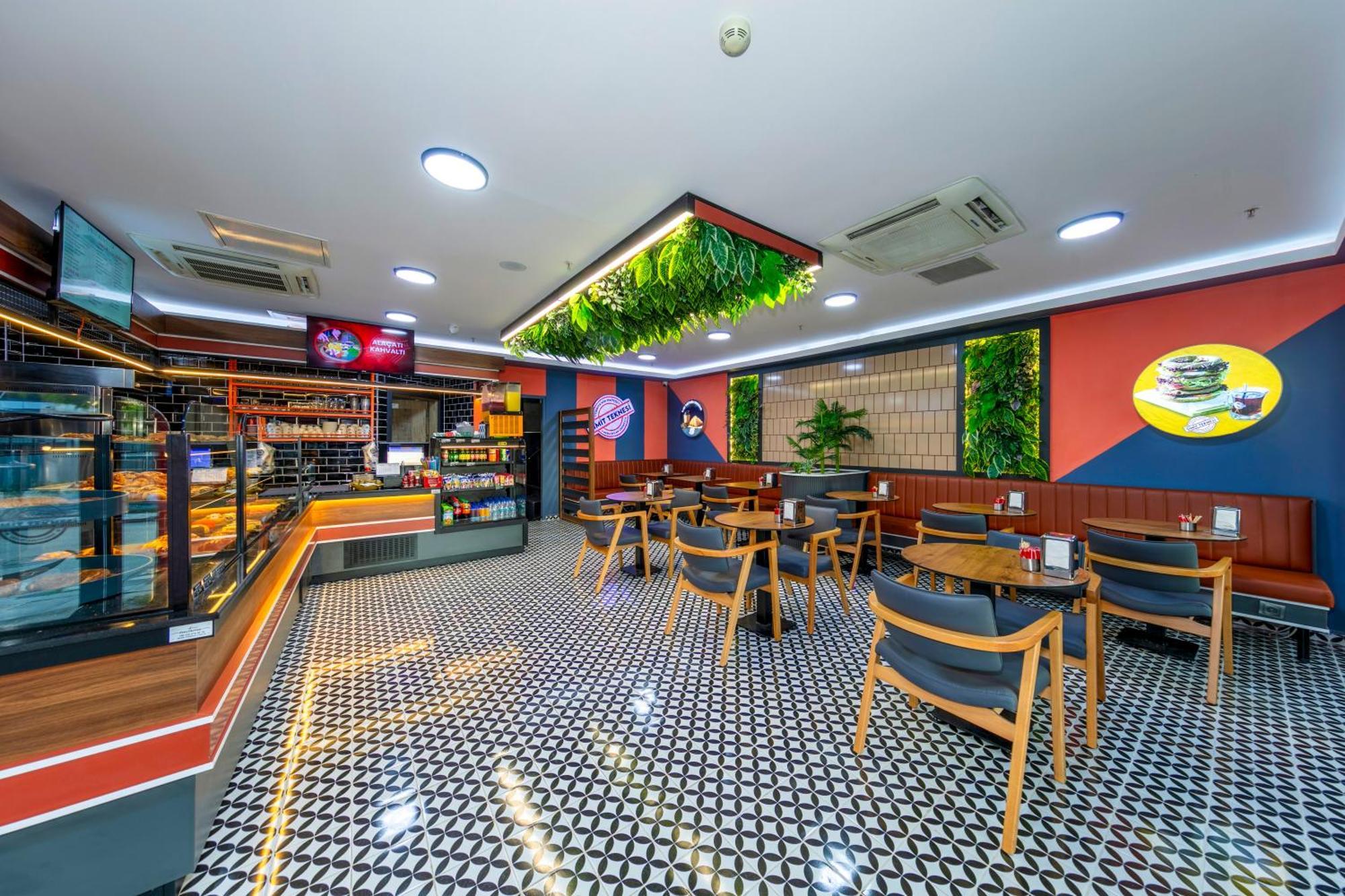 Dem Airport Hotel 4*